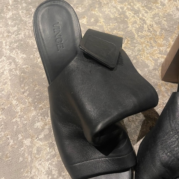 🖤VINCE🖤 ‘Faye' Leather Bootie - Picture 3 of 7